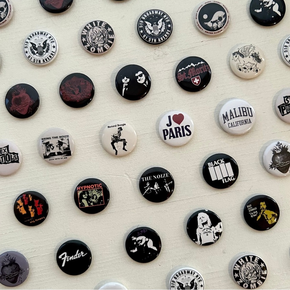 Brandy Melville Random Assorted Button Pins (10pack)